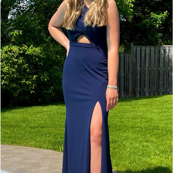 Beautiful formal navy blue dress. - Picture 2 of 6